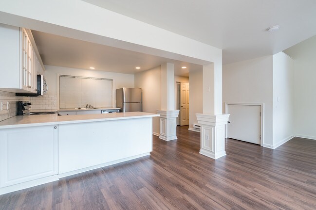 Building Photo - Benchmark Townhomes