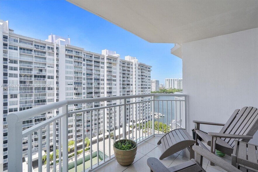 Building Photo - 18031 Biscayne Blvd