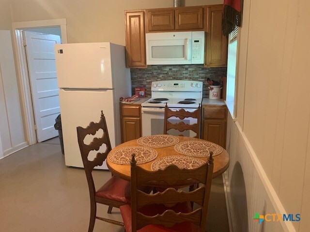 Building Photo - 5804 San Marcos Hwy