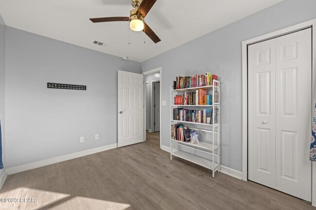 Building Photo - Recently Updated 4Bed/2Ba, Centrally Locat...