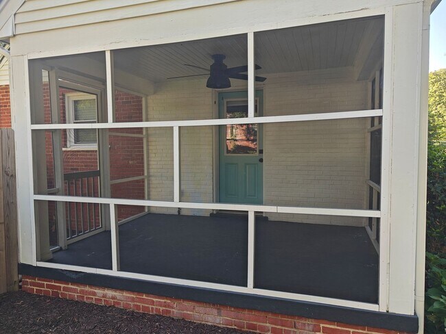 Building Photo - 3 bedroom home off of Parham Rd