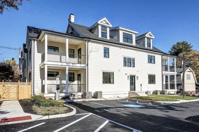 Building Photo - 20 E Redman Ave