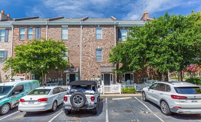 Building Photo - Located just Steps from Shopping, Dining, ...