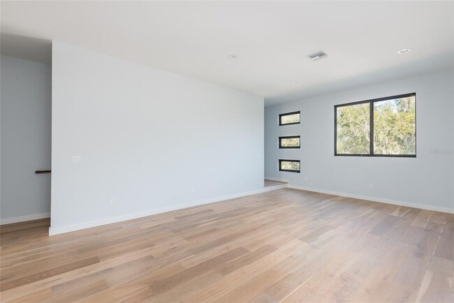 Building Photo - 530 W Plaza Pl
