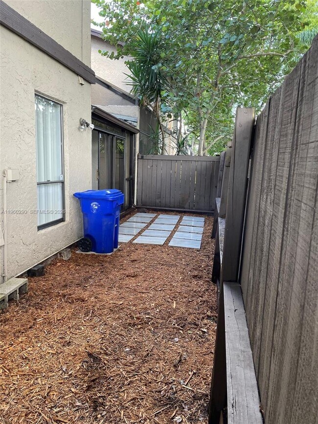 Building Photo - 2191 Bayberry Dr