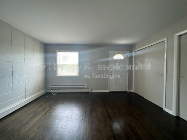 Building Photo - 265 Uteg St