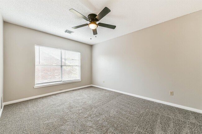 Building Photo - 2107 Bennigan St