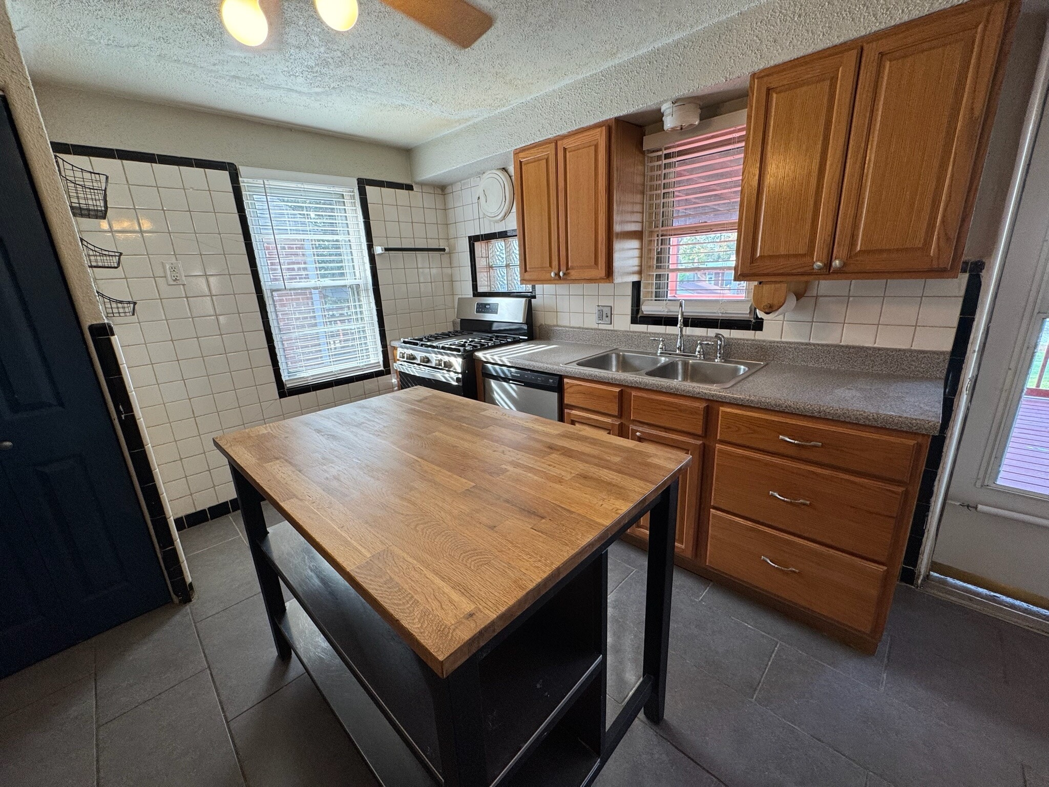 Building Photo - 6621 Marmaduke Ave