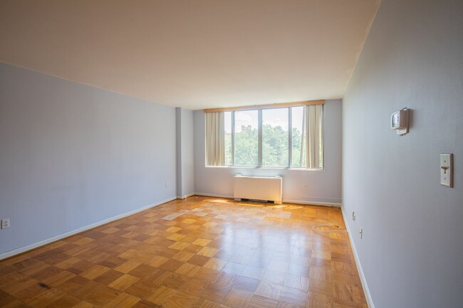 Building Photo - Lovely 1 BR/1 BA Condo in Forest Hills!