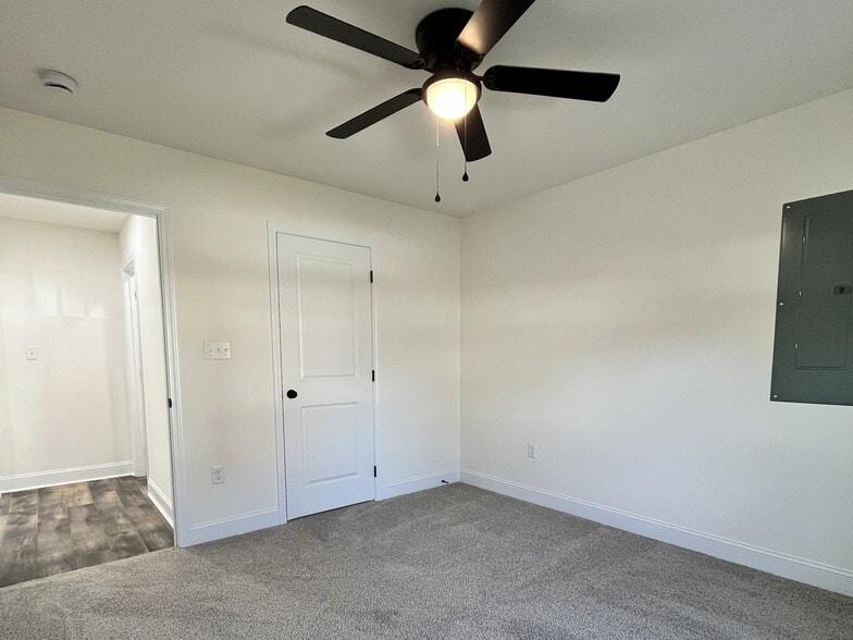 Building Photo - 118 Roland Ave