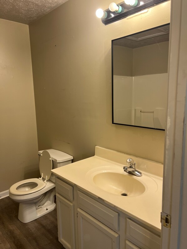 Building Photo - 107 S 6th St