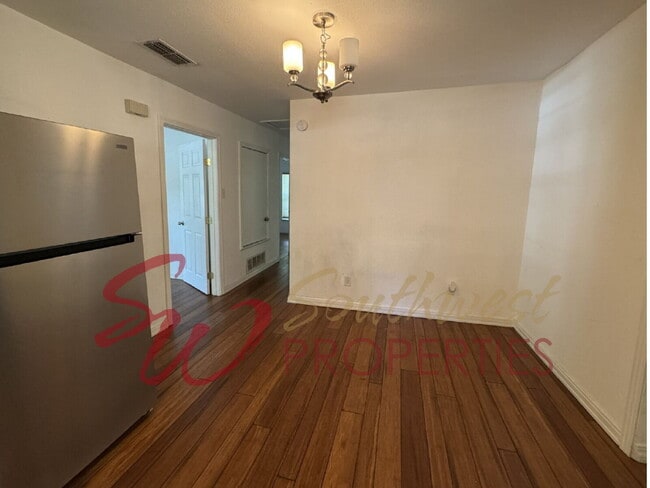 Building Photo - 4 Bedroom 2 Bath with Retro Flair!