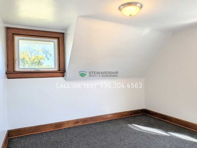 Building Photo - 654 E Glenwood Ave