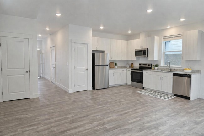 Building Photo - $1000 OFF THE 1ST MONTHS RENT! BE THE 1ST TO MOVE INTO THIS BRAND NEW TOWNHOME!