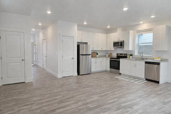 Building Photo - 5873 W 40th Ct