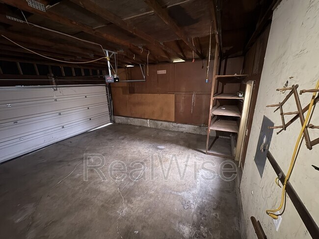 Building Photo - 231 Hawthorne St