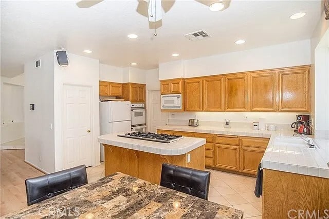 Building Photo - 823 S Parkglen Pl