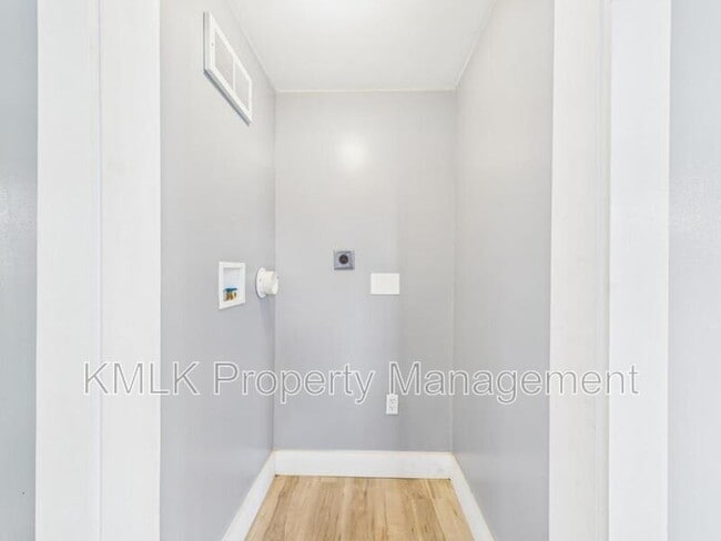 Building Photo - 594 Columbia Ave