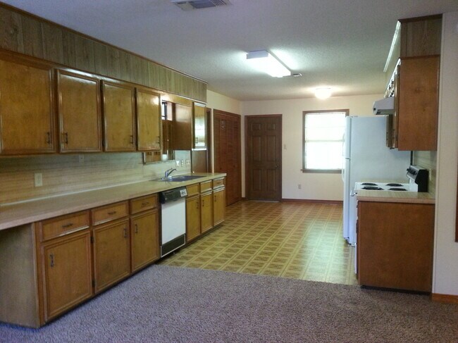 Building Photo - 128 Debra Ln