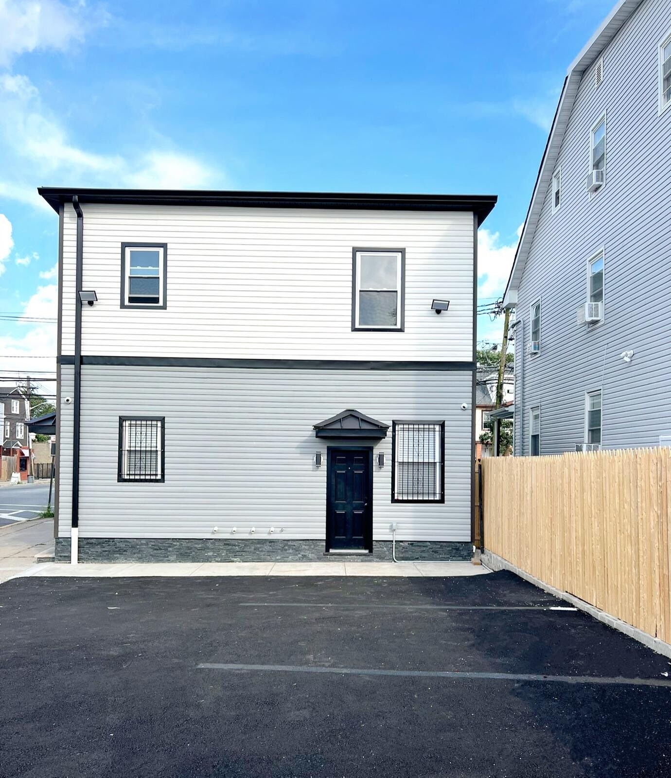 Building Photo - 331 Myrtle Ave