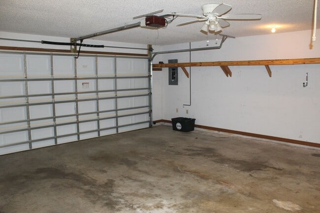 Building Photo - 3 bed 2 bath Home in Port Orange