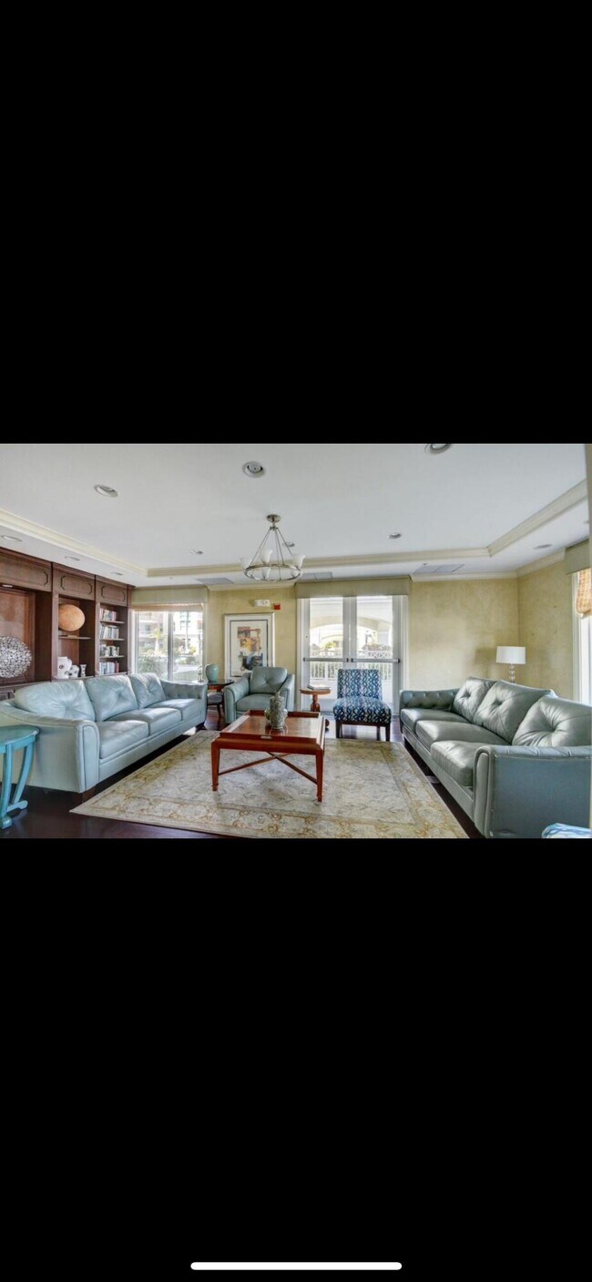 Building Photo - 802 W Windward Way