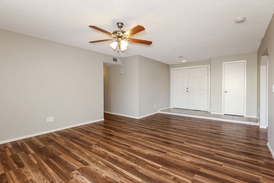 Building Photo - 7102 W Palo Verde Ave