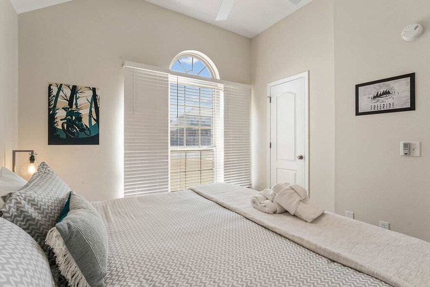 Building Photo - 410 Willington Ln