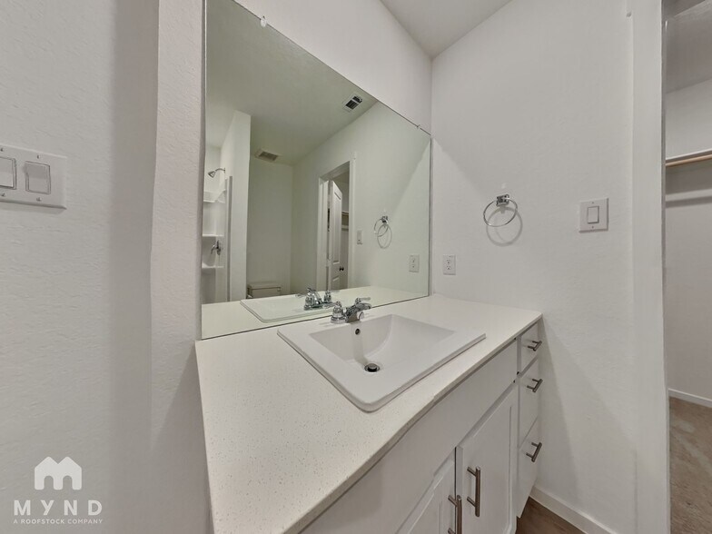 Building Photo - 415 Indian Blossom