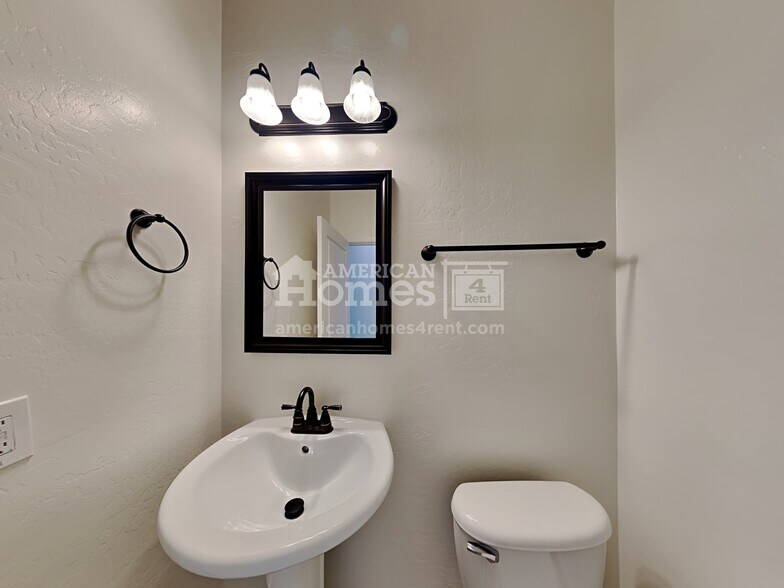 Building Photo - 17238 W Maui Ln