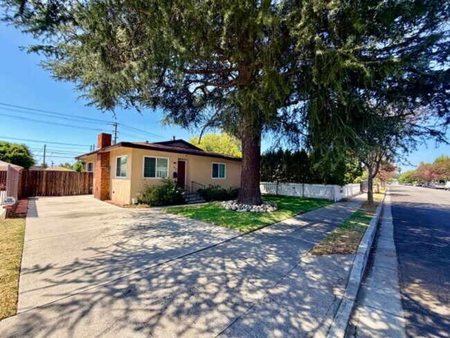 Building Photo - 316 W Walnut Ave