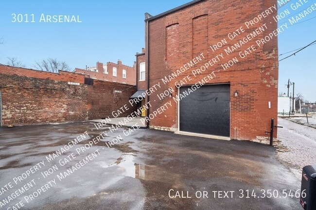 Building Photo - 3011 Arsenal-