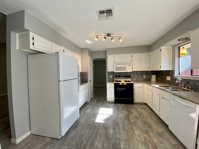 Building Photo - Gorgeous 3 bed 2 bath Single Story Home in Austin!!!