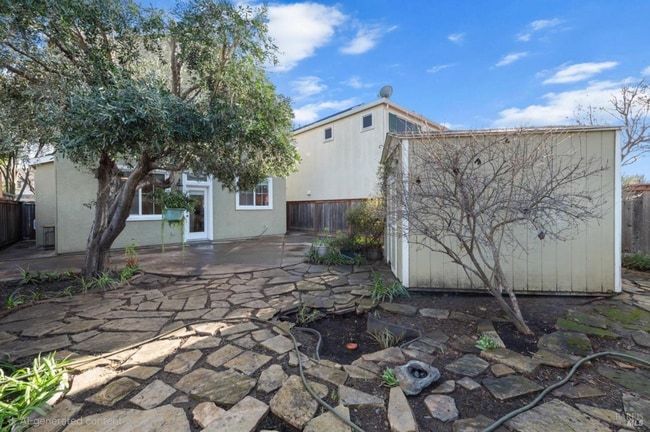 Building Photo - EPIC REA: 3 Bed/2.5 Bath Modern Comfort in a Prime Fairfield Location!