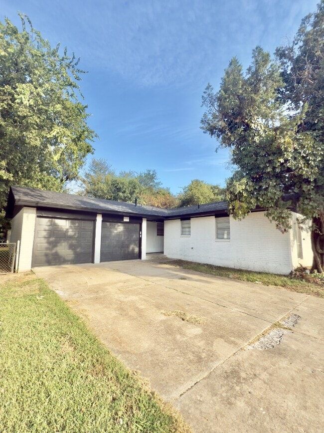 Building Photo - 4312 Meadowpark Dr