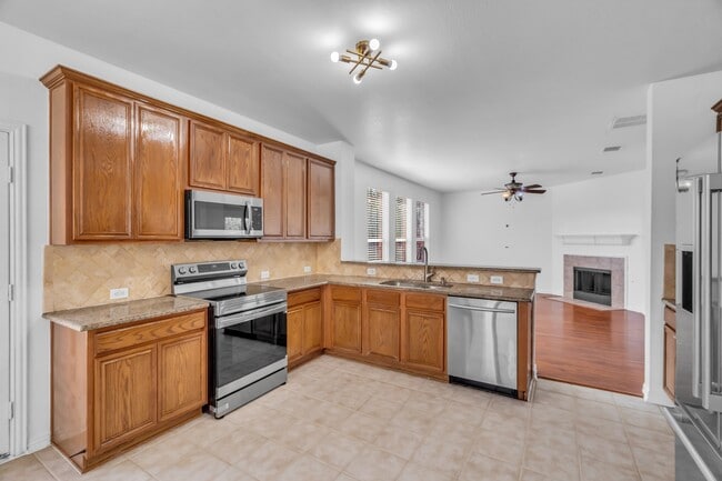 Building Photo - 513 Renee Dr