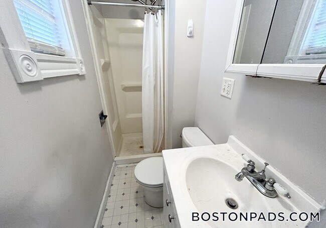 Building Photo - 103 Buttonwood St