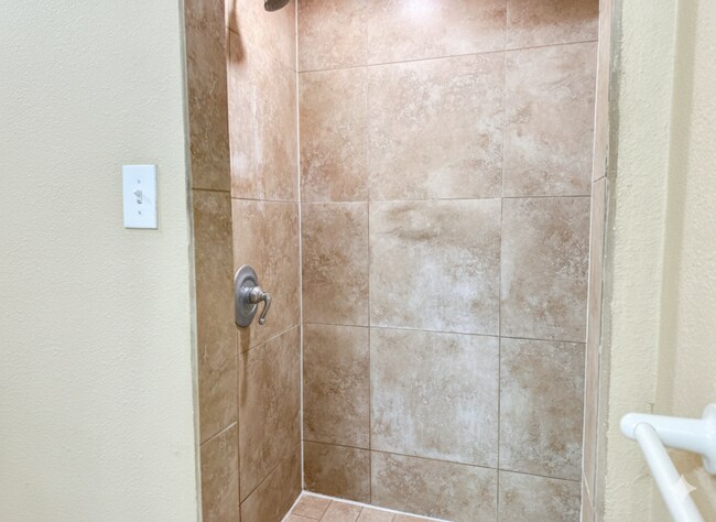 Building Photo - 5BR/2BA - OPEN HOUSE -  GREAT HOUSE! NEAR ASU- AVAILABLE