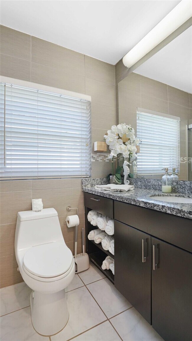 Building Photo - 2716 N Ocean Blvd