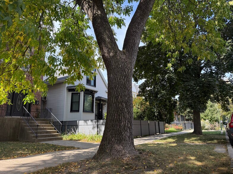 Building Photo - 4034 N Monticello Ave