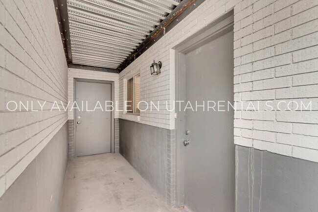 Building Photo - 689 N 100 W