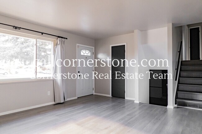 Building Photo - 1320 Verde Dr