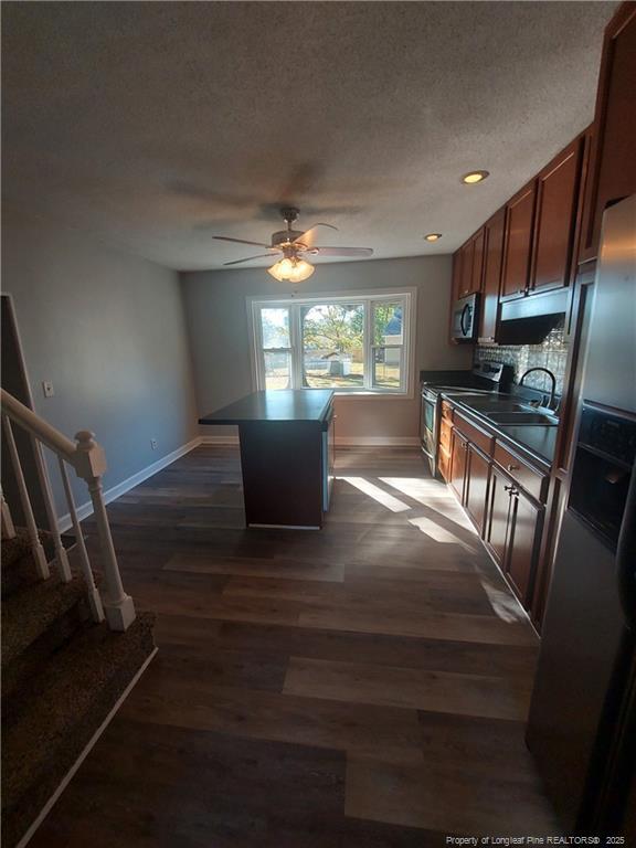 Building Photo - 916 Bramblewood Ct