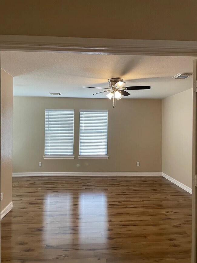 Building Photo - 18211 Temple Hill Ln