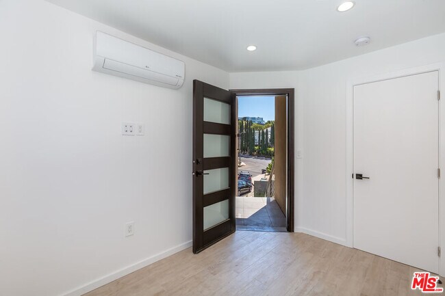 Building Photo - 8012 Zeus Dr