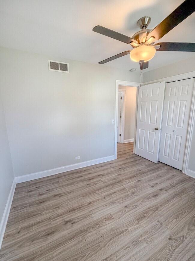 Building Photo - 9027 Skyline Dr