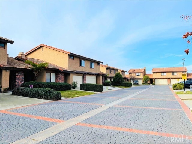 Building Photo - 1061 N Glendora Ave