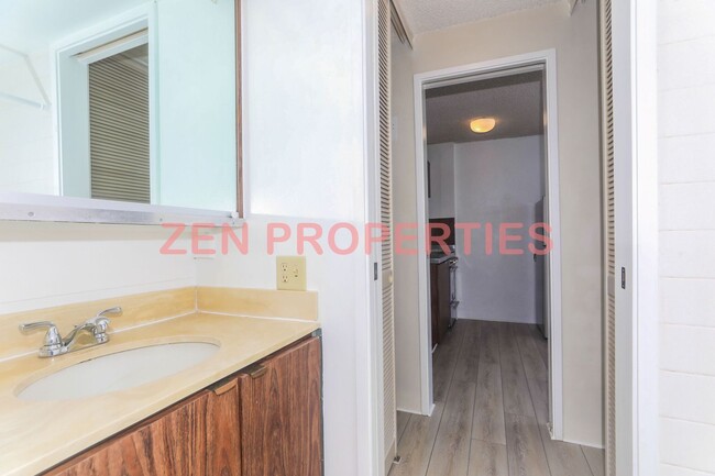 Building Photo - Kapiolani Terrace studio for rent