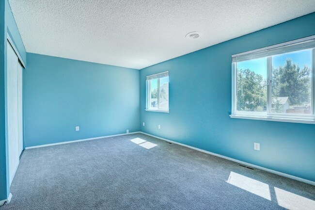 Building Photo - $3,200.00 - 3 Bedrooms, 2 Bathrooms, Singl...