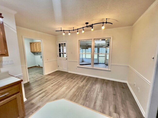 Building Photo - 545 Wilkes Cove